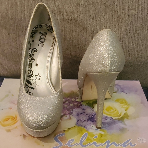 Brash Sparkly Silver Stiletto - Picture 1 of 2